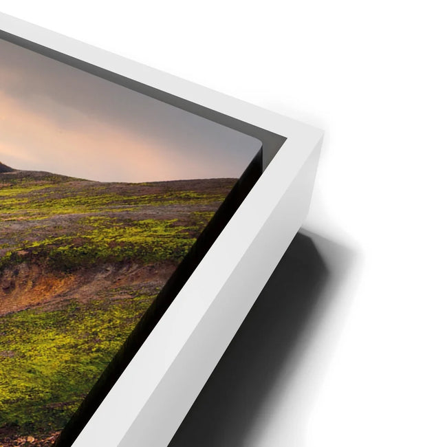 Featured image 13 for Colorful Icelandic Wilderness