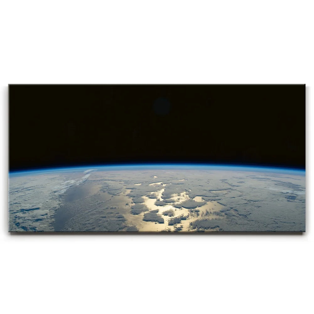Featured image 1 for Earth's thin blue atmosphere