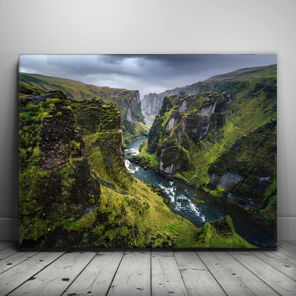 Fjarrgljfur Green Canyon - Iceland