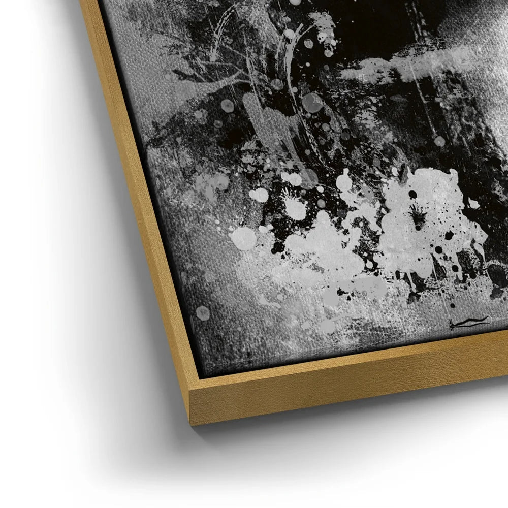 Featured image 12 for Kiss The Sky - Black & White