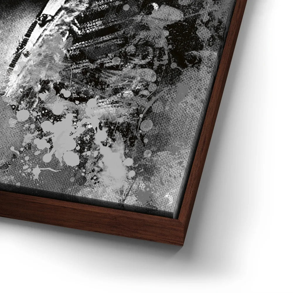 Featured image 14 for Kiss The Sky - Black & White