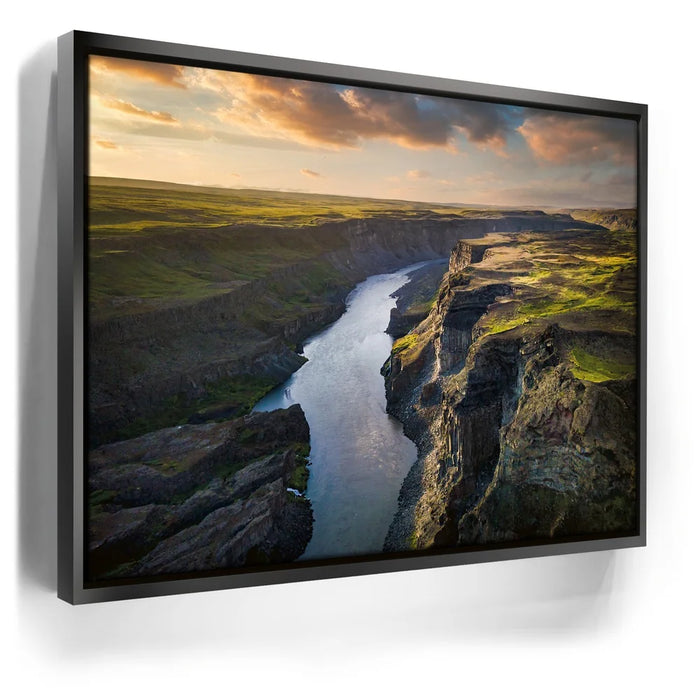 Featured image 5 for Majestic Canyon - Iceland