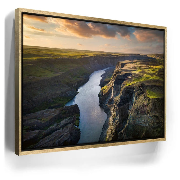 Featured image 7 for Majestic Canyon - Iceland