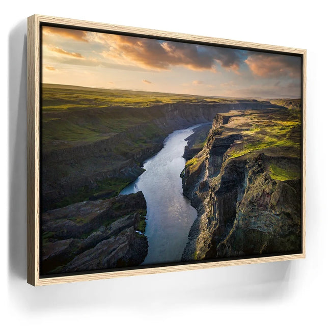 Featured image 9 for Majestic Canyon - Iceland