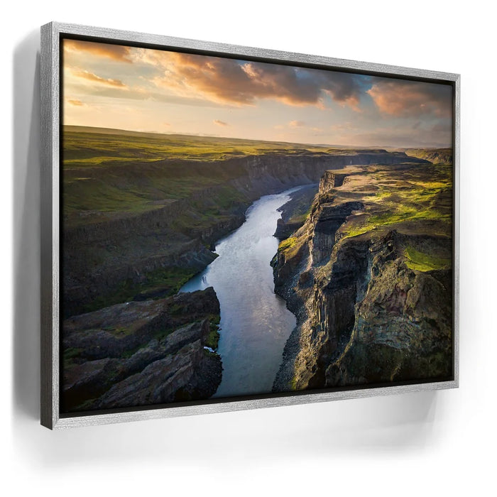 Featured image 8 for Majestic Canyon - Iceland