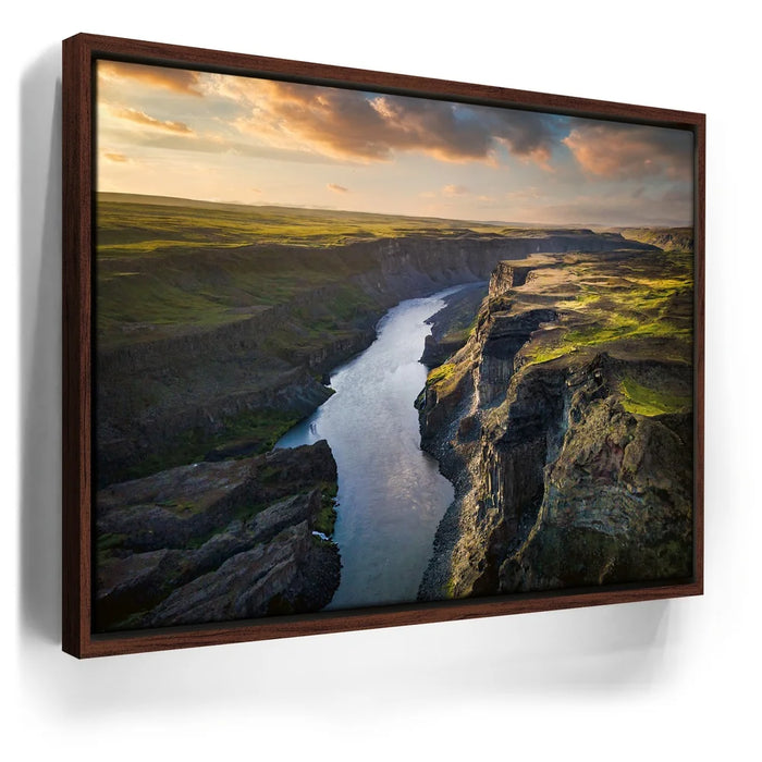 Featured image 10 for Majestic Canyon - Iceland