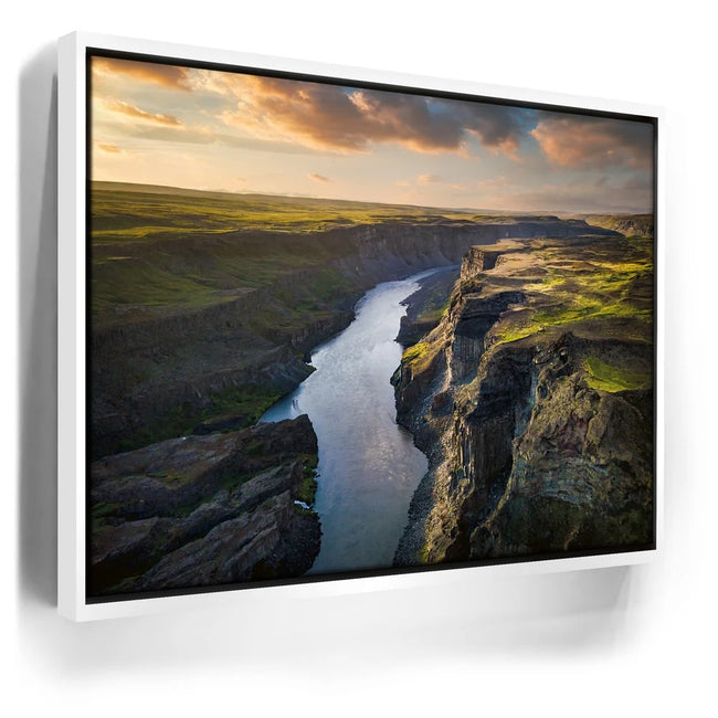 Featured image 6 for Majestic Canyon - Iceland