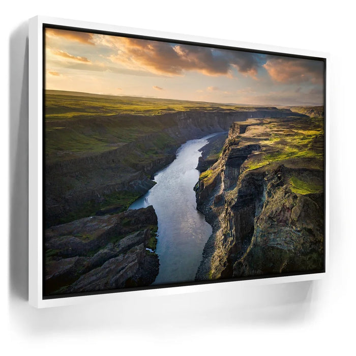 Featured image 6 for Majestic Canyon - Iceland