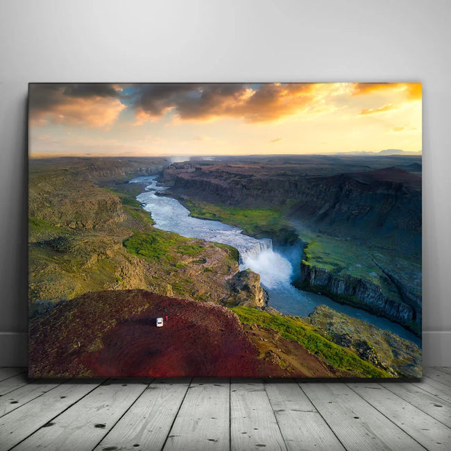 Featured image 1 for Picturesque Falls Valley - Iceland